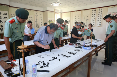 銀霞映照擁軍心，翰墨寄寓魚水情——寧夏老干部活動中心送書法進軍營活動紀實